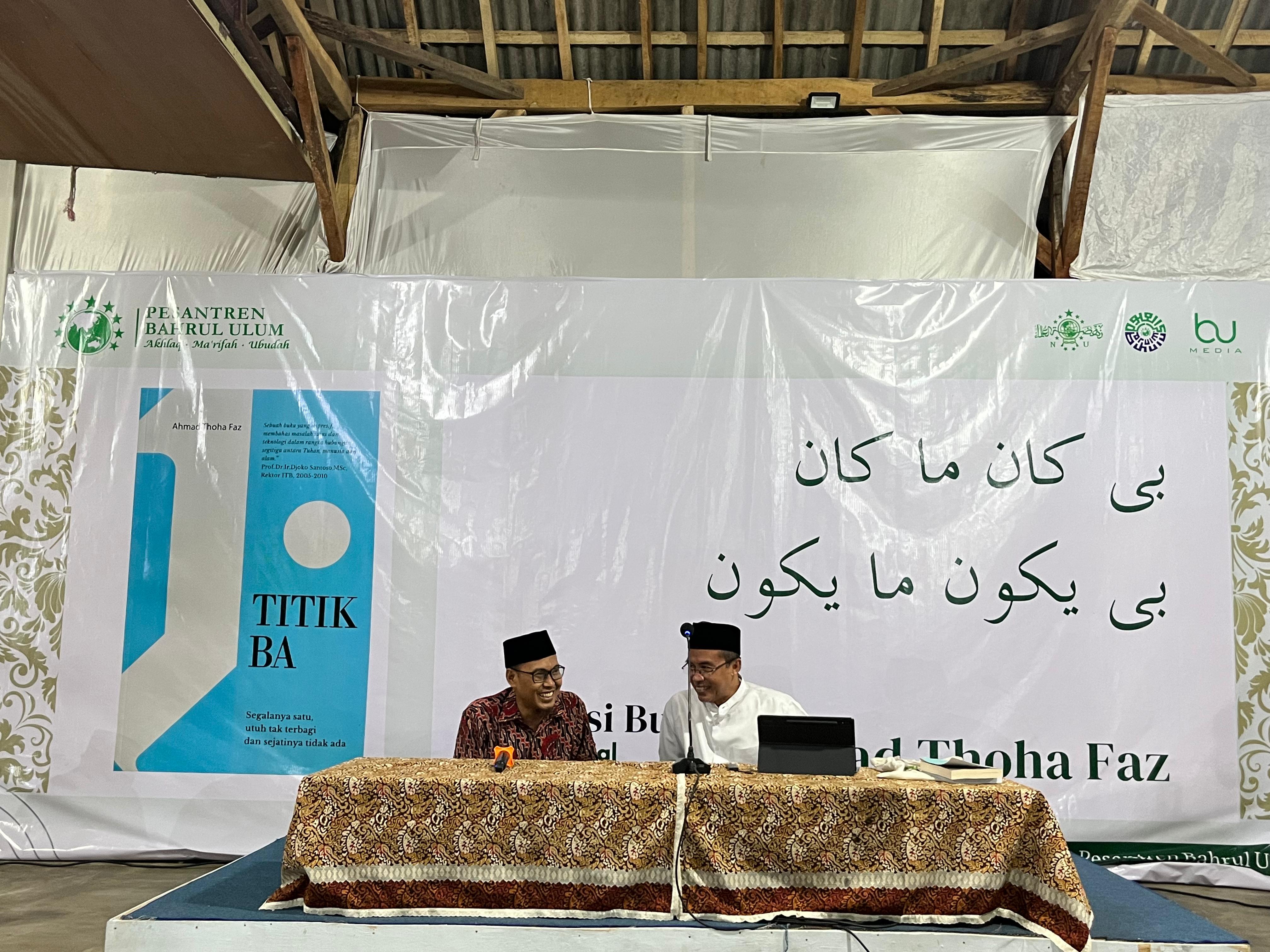 KH Hodri Ariev (ketua RMI PBNU) bersama Ahmad Thoha Faz dalam diskusi Titik Ba di Pondok Pesantren Bahrul Ulum, Karangharjo, Silo, Jember, 19 Januari 2025.