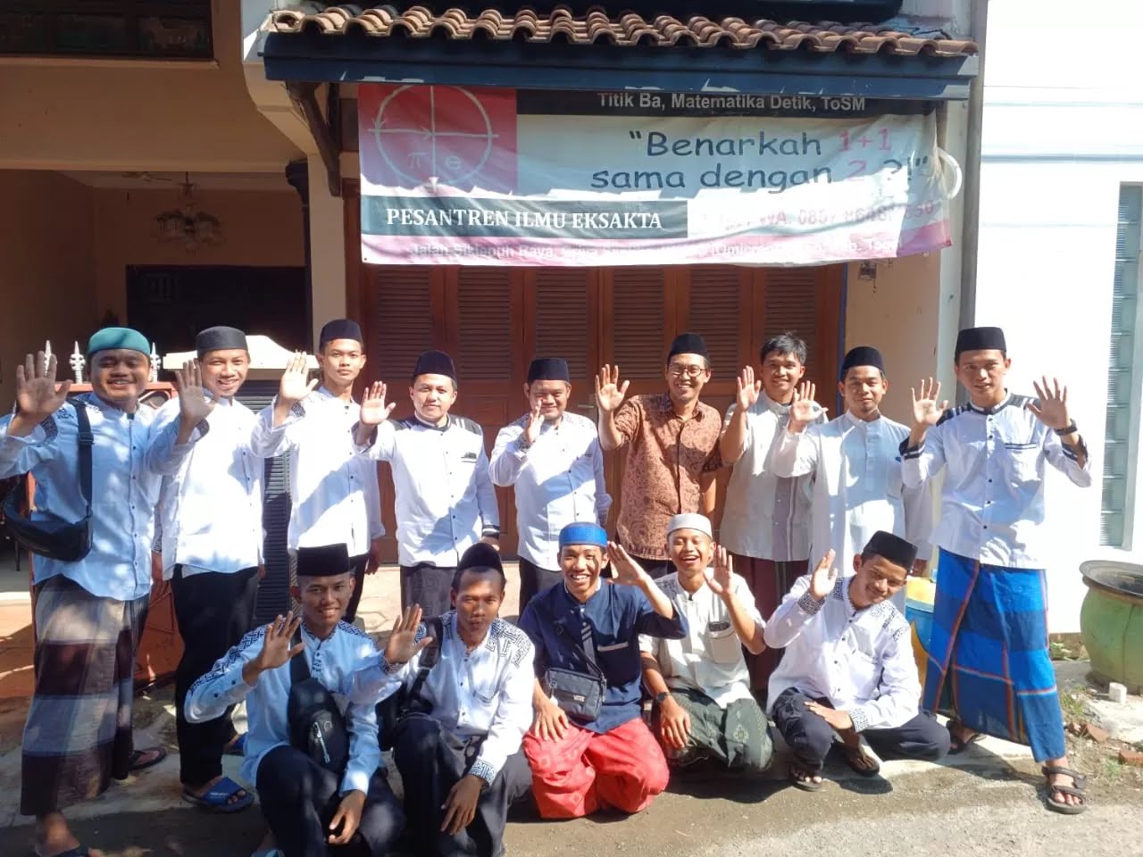 13 ustadz dari Pondok Pesantren Modern (PPM) Darul Arqom, Tulung, Klaten, belajar tentang “the power of thinking without thinking”.