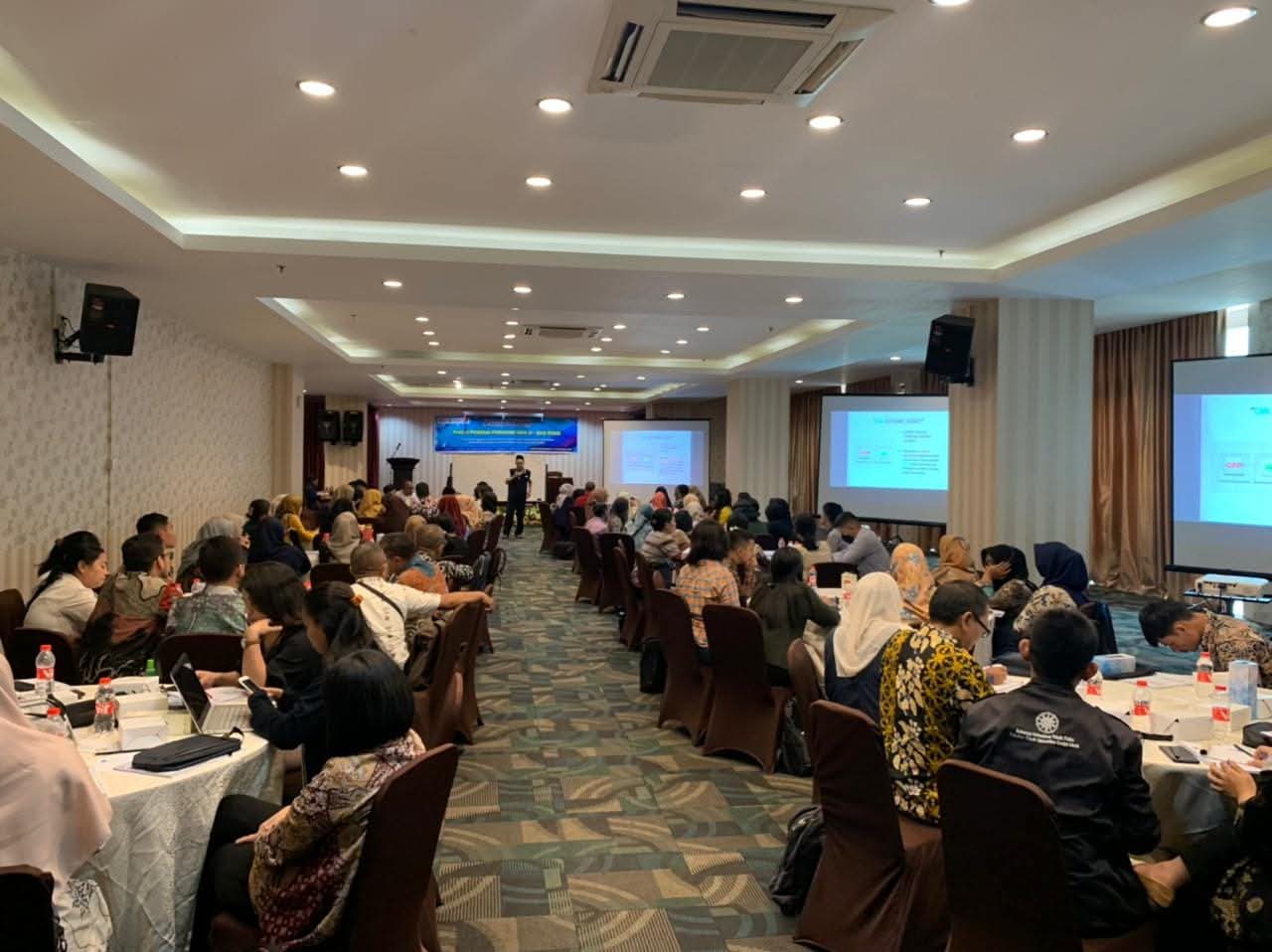 Pelatihan 200 guru SMP pembina olimpiade matematika dan IPA seluruh Kota Medan, November 2023.