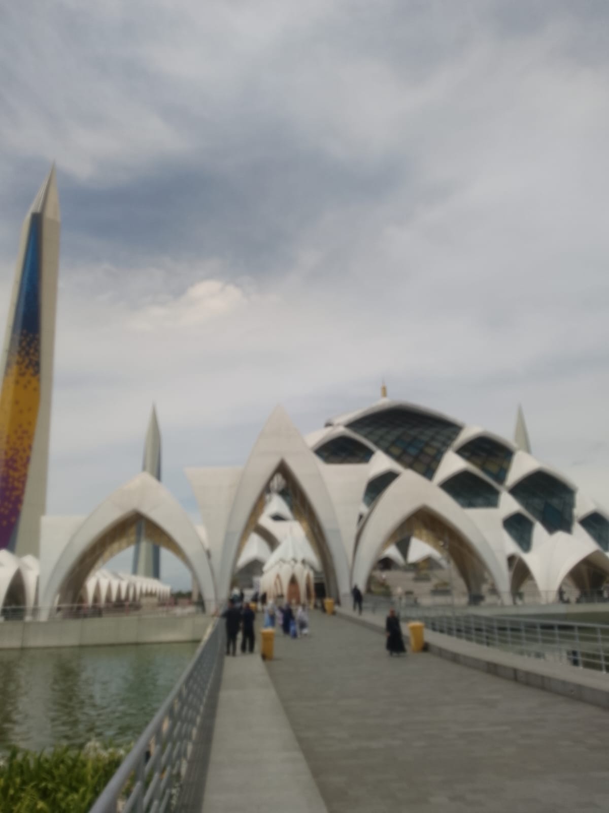 فانطلقا bersama Habibie Burhani (teman seangkatan di Teknik Industri ITB) di Masjid Al-Jabbar, Bandung