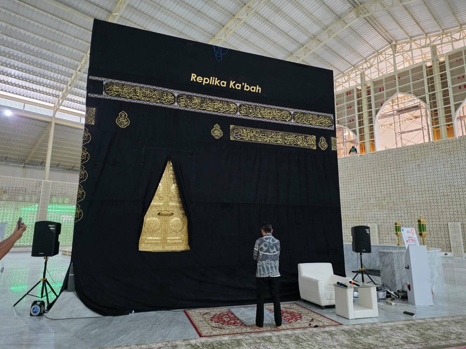 Replika Ka&rsquo;bah di Plaza Haji alQosbah, Gedebage, Bandung
